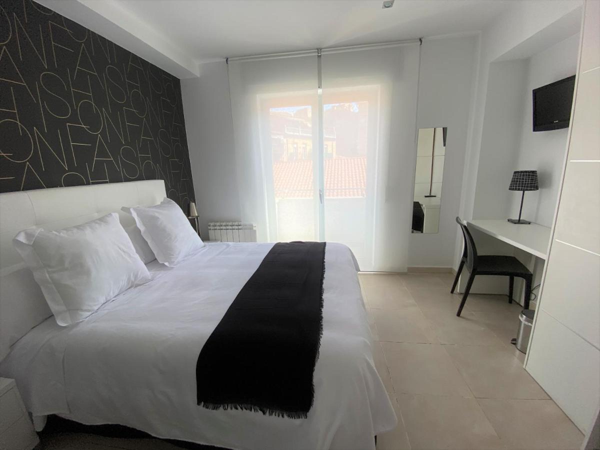 Hostal Somnis Suria Экстерьер фото